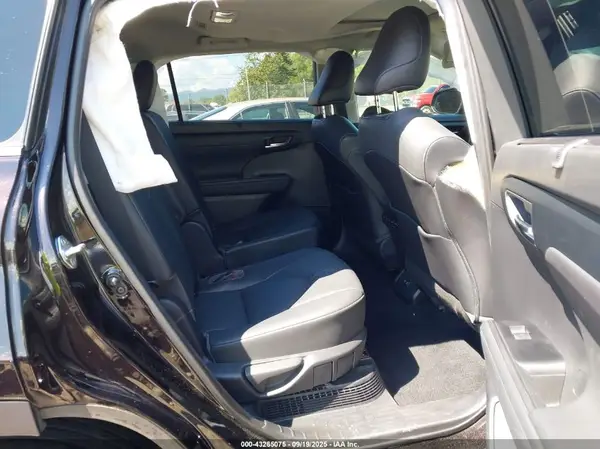 5TDGARAH7LS002530 2020 TOYOTA HIGHLANDER - Image 8