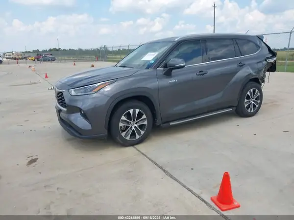 5TDGARAH7MS010077 2021 TOYOTA HIGHLANDER - Image 2