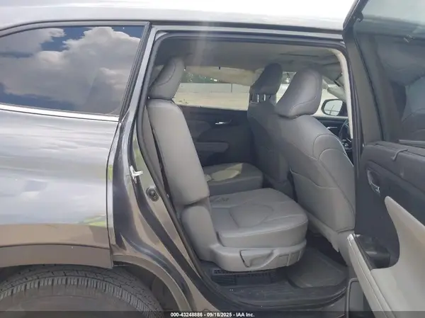5TDGARAH7MS010077 2021 TOYOTA HIGHLANDER - Image 8