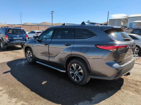 5TDGARAH7NS512329 2022 TOYOTA HIGHLANDER - Image 2