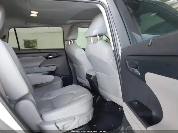 5TDGARAH8LS502695 2020 TOYOTA HIGHLANDER - Image 8