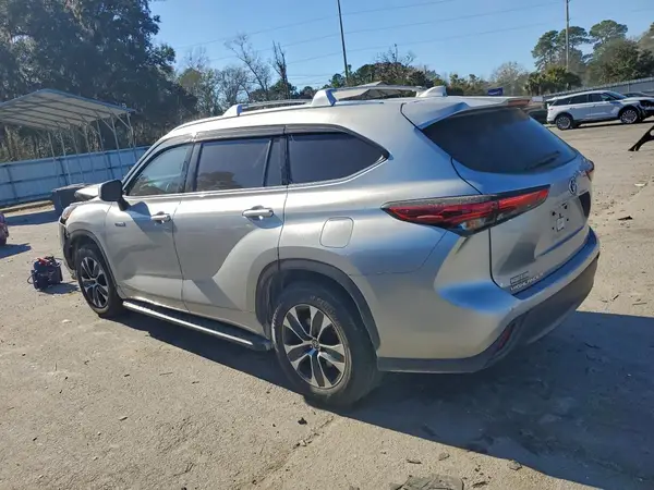 5TDGARAH8MS009486 2021 TOYOTA HIGHLANDER - Image 2