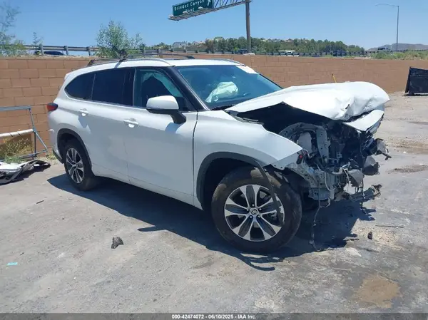 5TDGARAH8NS514686 2022 TOYOTA HIGHLANDER - Image 1