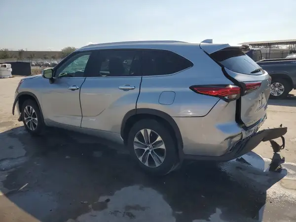 5TDGARAH8NS514820 2022 TOYOTA HIGHLANDER - Image 2
