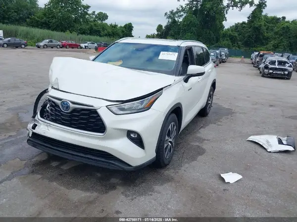 5TDGARAH9LS501913 2020 TOYOTA HIGHLANDER - Image 2