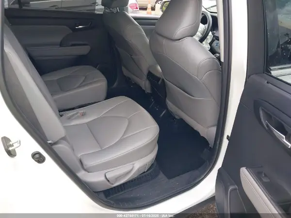 5TDGARAH9LS501913 2020 TOYOTA HIGHLANDER - Image 8