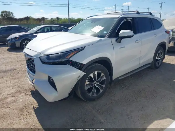 5TDGARAH9MS009688 2021 TOYOTA HIGHLANDER - Image 2