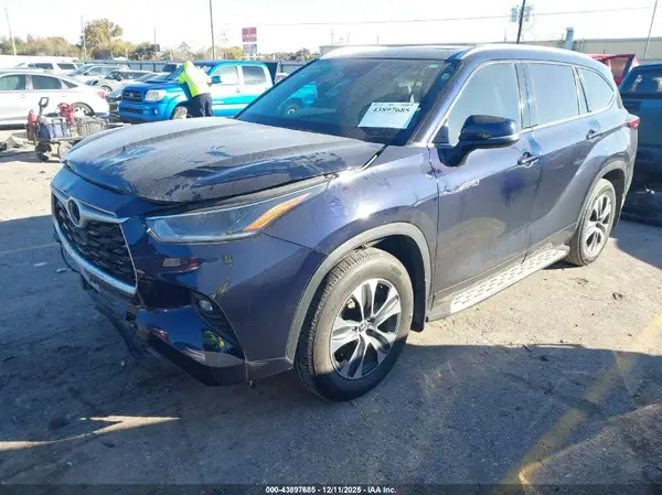 5TDGARAH9MS010940 2021 TOYOTA HIGHLANDER - Image 2