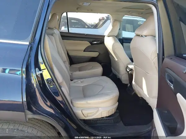 5TDGARAH9MS010940 2021 TOYOTA HIGHLANDER - Image 8