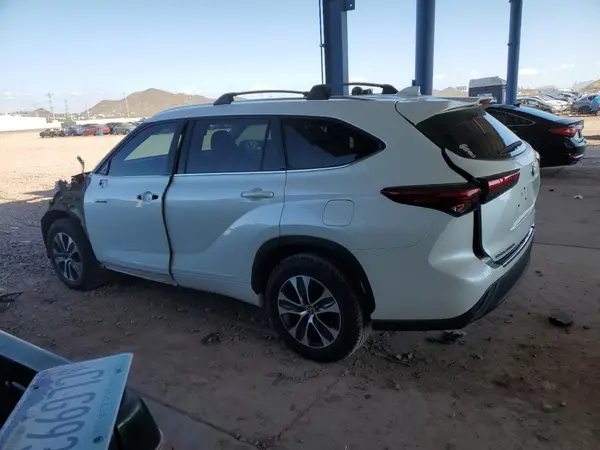 5TDGARAH9MS503324 2021 TOYOTA HIGHLANDER - Image 2