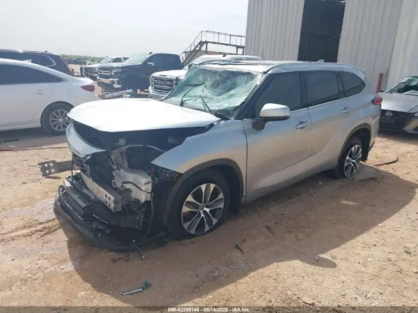 5TDGARAH9NS515975 2022 TOYOTA HIGHLANDER - Image 2