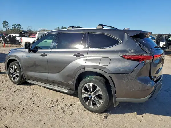 5TDGARAHXMS011692 2021 TOYOTA HIGHLANDER - Image 2