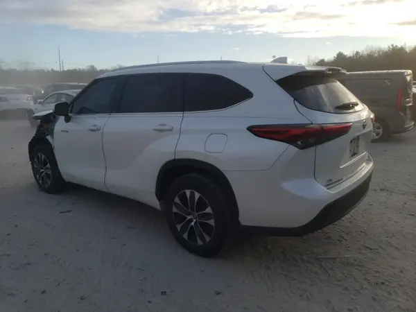 5TDGARAHXMS506944 2021 TOYOTA HIGHLANDER - Image 2
