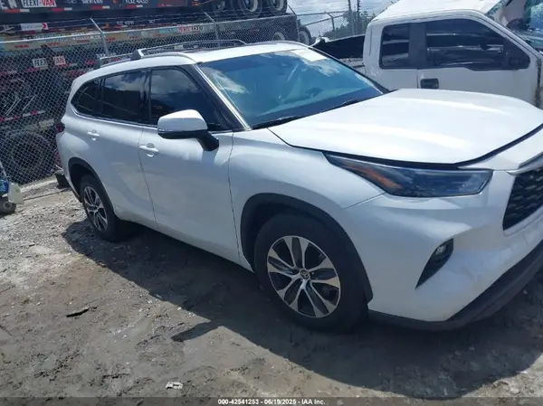 5TDGARAHXNS512129 2022 TOYOTA HIGHLANDER - Image 1