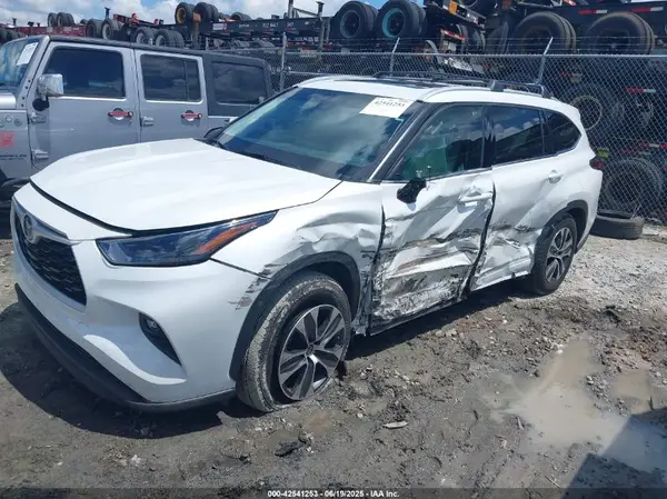 5TDGARAHXNS512129 2022 TOYOTA HIGHLANDER - Image 2