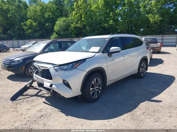 5TDGBRCH0LS501745 2020 TOYOTA HIGHLANDER - Image 2