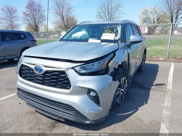 5TDGBRCH0LS502393 2020 TOYOTA HIGHLANDER - Image 2