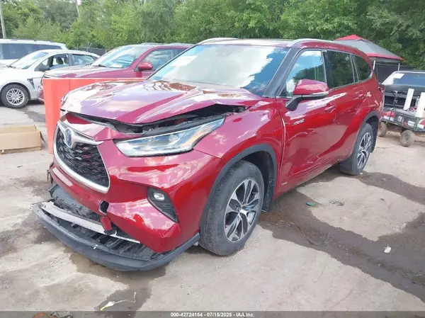 5TDGBRCH0M5536074 2021 TOYOTA HIGHLANDER - Image 2
