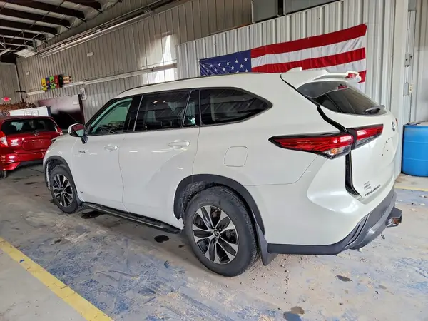 5TDGBRCH0MS039835 2021 TOYOTA HIGHLANDER - Image 2