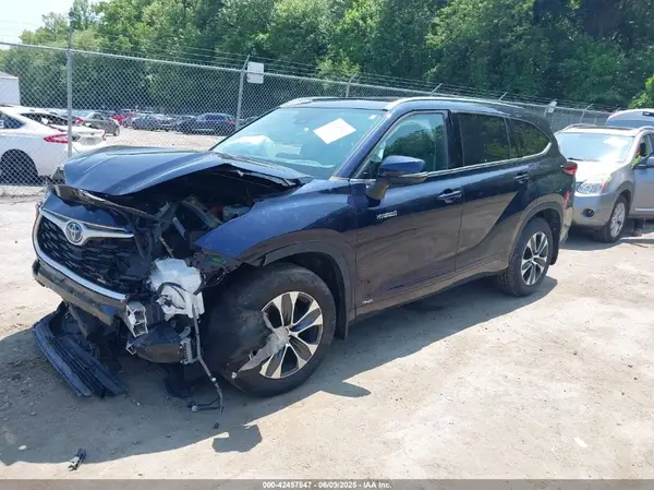 5TDGBRCH0MS046851 2021 TOYOTA HIGHLANDER - Image 2