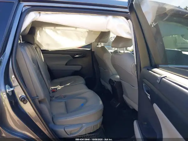 5TDGBRCH0MS050723 2021 TOYOTA HIGHLANDER - Image 8