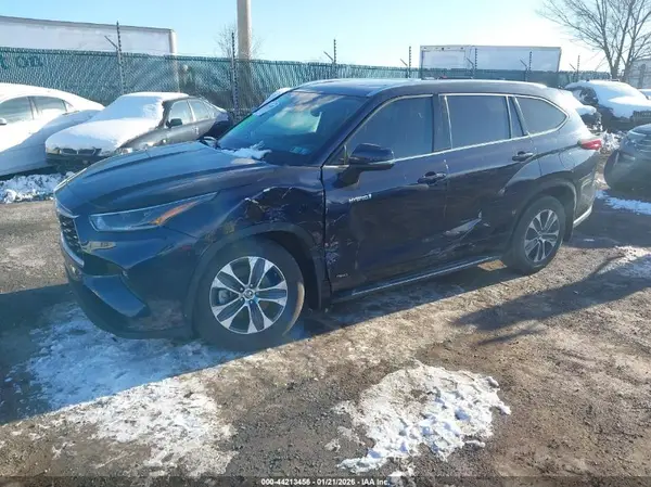 5TDGBRCH0MS051130 2021 TOYOTA HIGHLANDER - Image 2