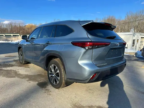 5TDGBRCH0MS068493 2021 TOYOTA HIGHLANDER - Image 2