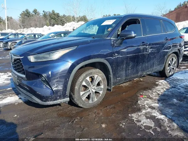 5TDGBRCH0MS516652 2021 TOYOTA HIGHLANDER - Image 2