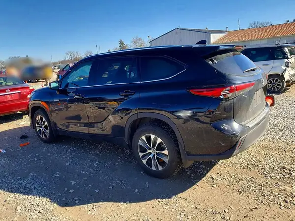 5TDGBRCH0MS525268 2021 TOYOTA HIGHLANDER - Image 2