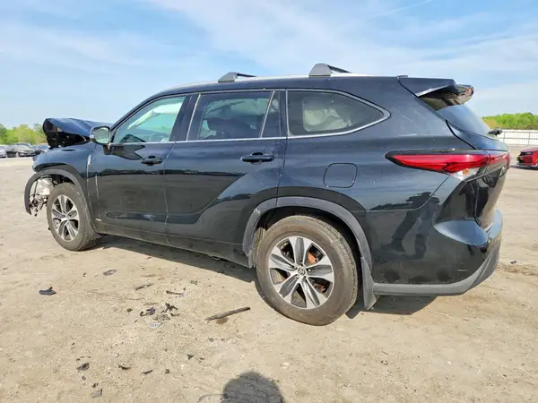 5TDGBRCH0NS074683 2022 TOYOTA HIGHLANDER - Image 2