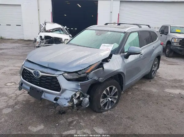 5TDGBRCH0NS104166 2022 TOYOTA HIGHLANDER - Image 2