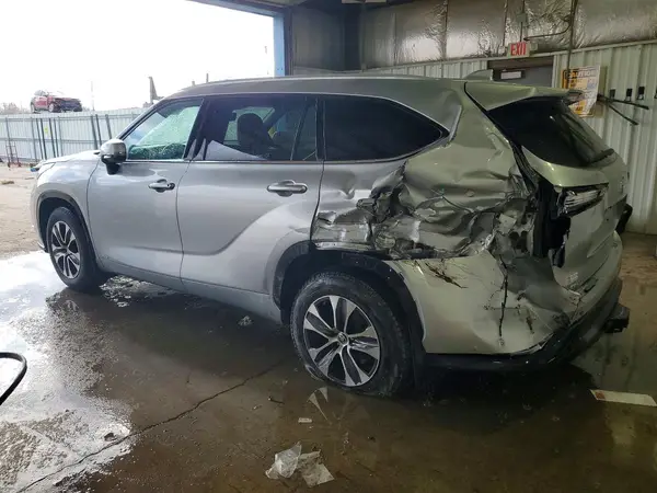 5TDGBRCH0NS557669 2022 TOYOTA HIGHLANDER - Image 2