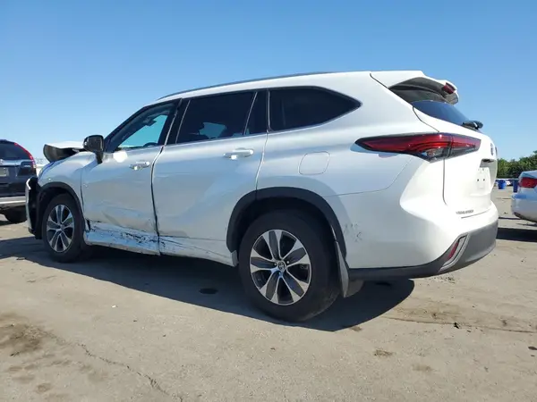 5TDGBRCH0NS557851 2022 TOYOTA HIGHLANDER - Image 2