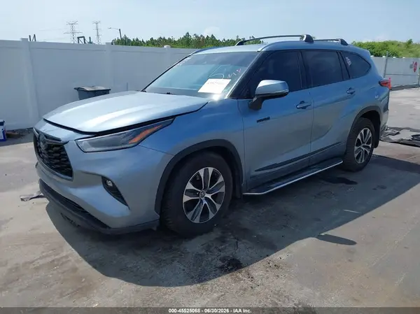 5TDGBRCH1MS026785 2021 TOYOTA HIGHLANDER - Image 2