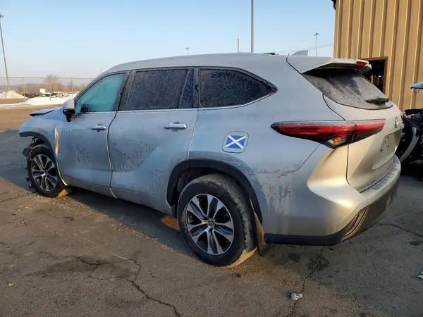 5TDGBRCH1MS067823 2021 TOYOTA HIGHLANDER - Image 2