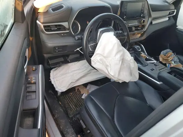 5TDGBRCH1MS067823 2021 TOYOTA HIGHLANDER - Image 8