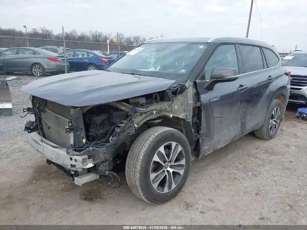 5TDGBRCH1MS535095 2021 TOYOTA HIGHLANDER - Image 2