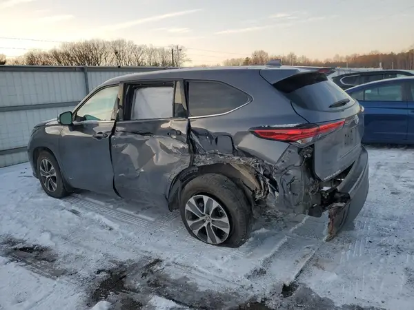 5TDGBRCH1NS072747 2022 TOYOTA HIGHLANDER - Image 2