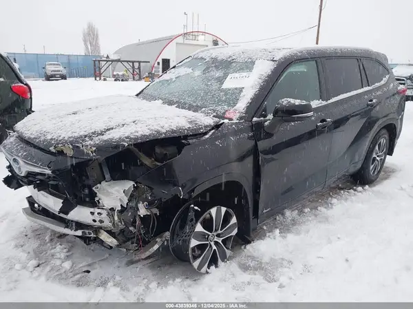 5TDGBRCH1NS540251 2022 TOYOTA HIGHLANDER - Image 2