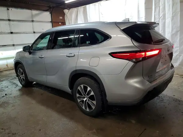 5TDGBRCH1NS543635 2022 TOYOTA HIGHLANDER - Image 2