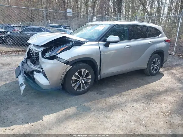 5TDGBRCH1NS548236 2022 TOYOTA HIGHLANDER - Image 2