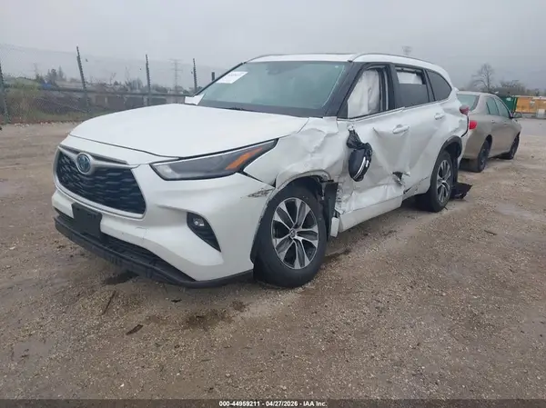 5TDGBRCH1NS556157 2022 TOYOTA HIGHLANDER - Image 2