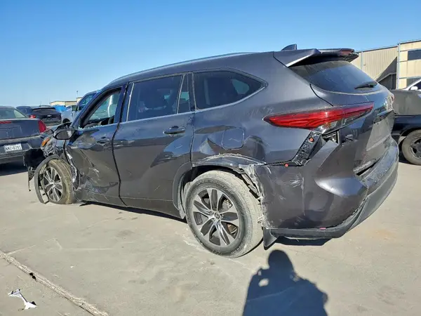 5TDGBRCH2LS502248 2020 TOYOTA HIGHLANDER - Image 2