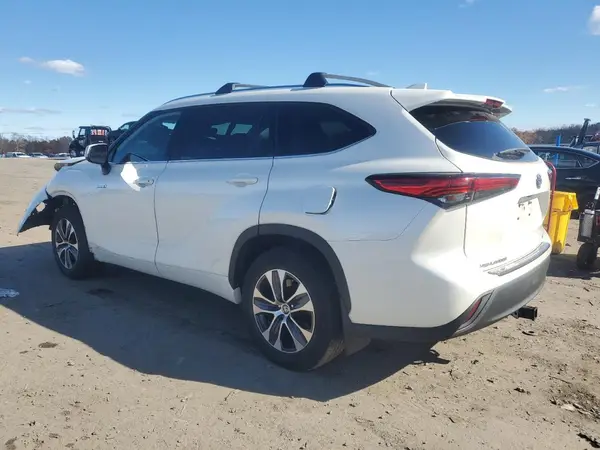 5TDGBRCH2LS502816 2020 TOYOTA HIGHLANDER - Image 2