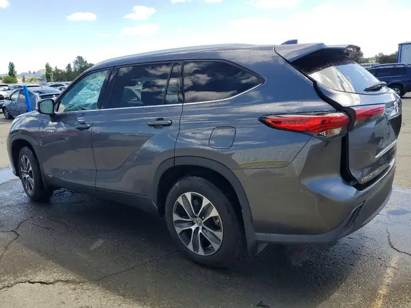 5TDGBRCH2LS506977 2020 TOYOTA HIGHLANDER - Image 2