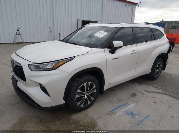 5TDGBRCH2LS509295 2020 TOYOTA HIGHLANDER - Image 2