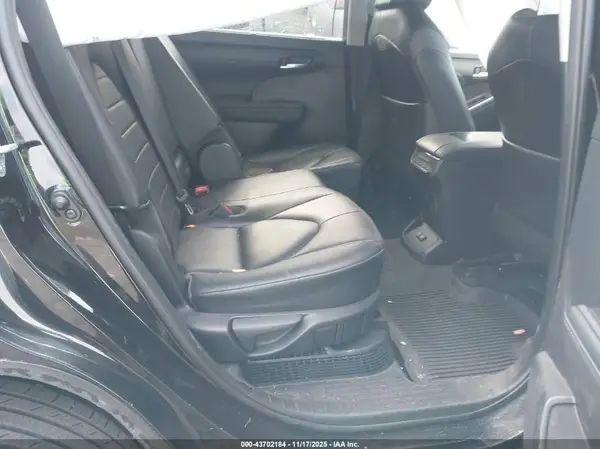 5TDGBRCH2LS511807 2020 TOYOTA HIGHLANDER - Image 8
