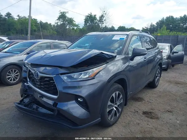 5TDGBRCH2LS513525 2020 TOYOTA HIGHLANDER - Image 2