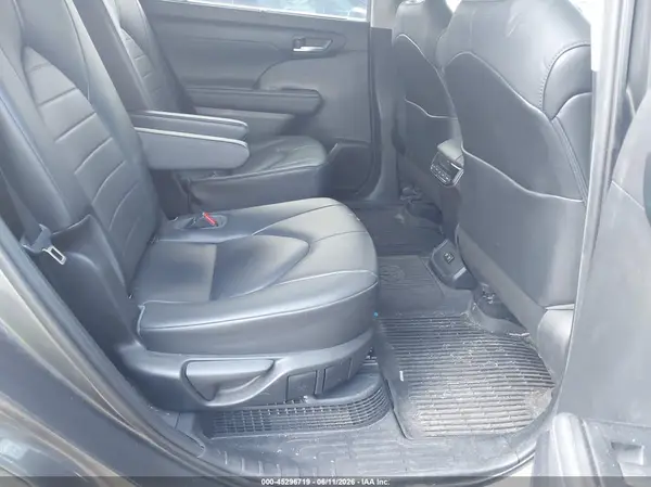 5TDGBRCH2LS513525 2020 TOYOTA HIGHLANDER - Image 8