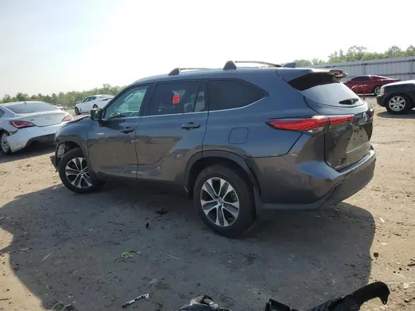 5TDGBRCH2MS025273 2021 TOYOTA HIGHLANDER - Image 2